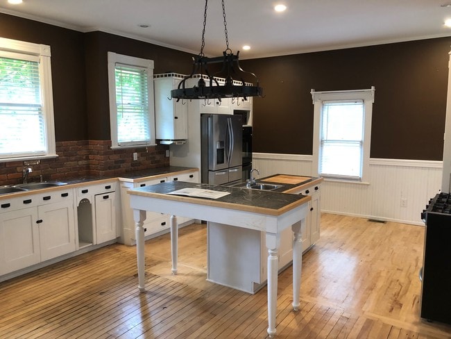 Building Photo - 146 Warren St