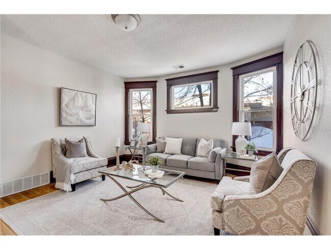 Foto del edificio - Available NOW!!  3 Bedroom Upper Level Dup...