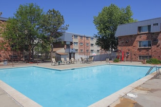 Huge pool open May-Oct - Cherry Plaza Apartments