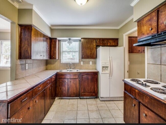 Building Photo - 6 br, 3 bath House - 11227 Drummond Dr