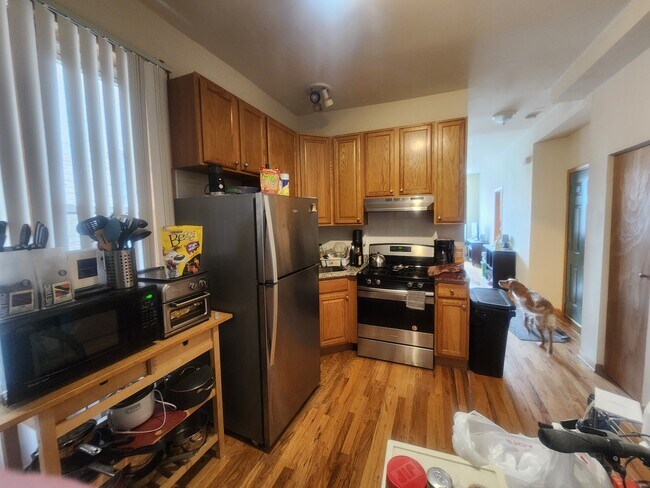 Foto del edificio - 2048 N Western Ave