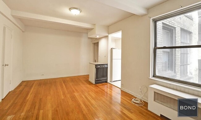 Building Photo - 301 E 38th St