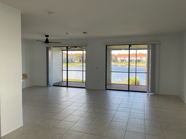 Foto del edificio - 15493 Summit Place Cir