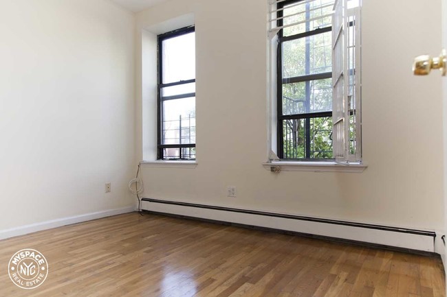 Building Photo - 421 Throop Ave
