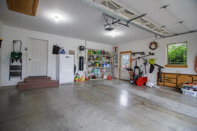 Building Photo - 64 E Katina Ct