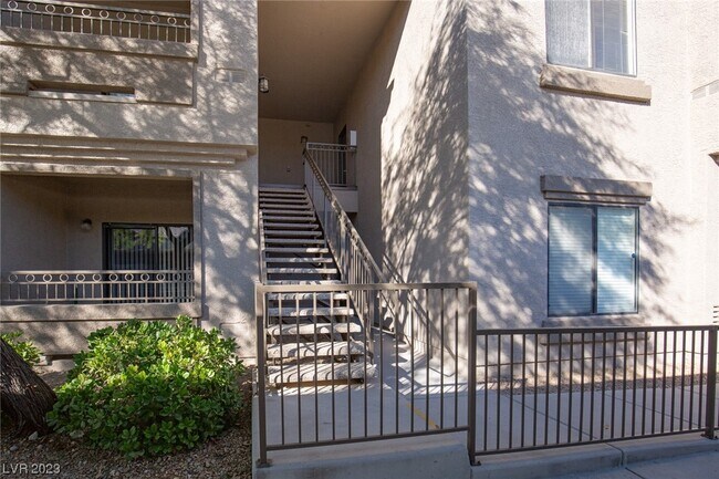 Building Photo - 8250 N Grand Canyon Dr