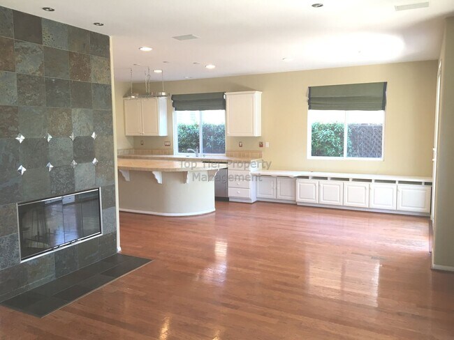 Foto del edificio - ***Beautiful 4 bed / 3 bath / 2,913 sqft H...