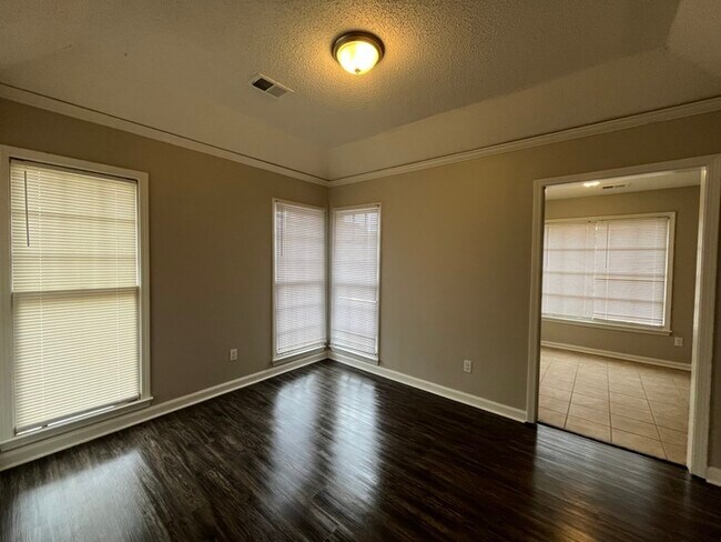 Building Photo - 1303 Creeks Edge Dr