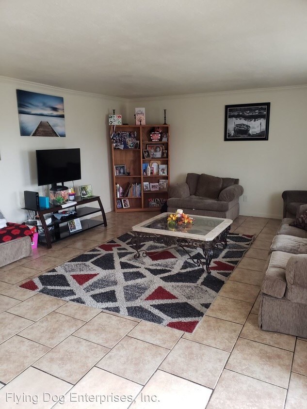 Building Photo - 5311-5315 Santa Margarita St