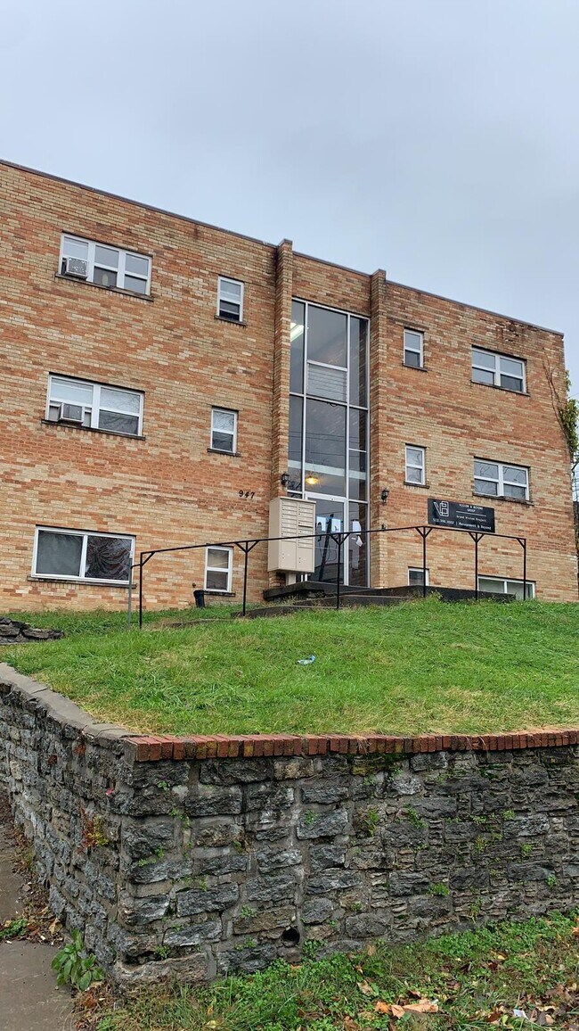 947 Grand Ave Unit 10, Cincinnati, OH 45205 Apartments in Cincinnati