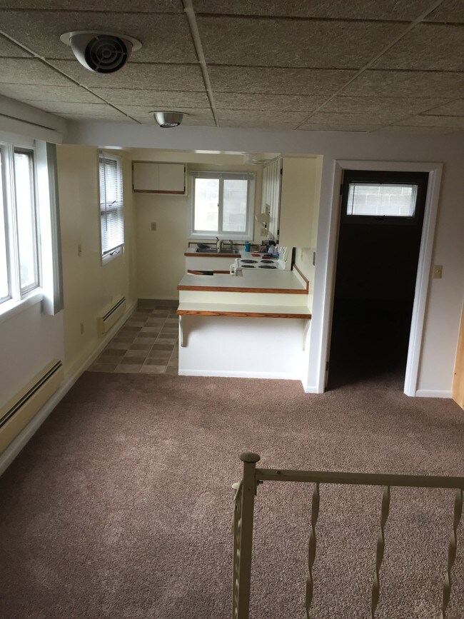 114 1/2 Redwood St Unit Lower, Warren, PA 16365 Apartment for Rent in