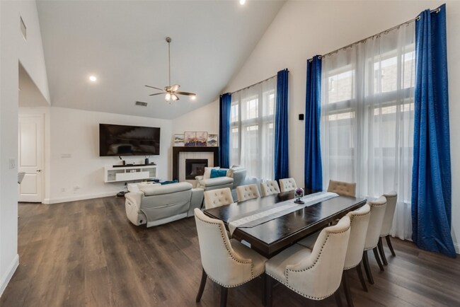 Foto del edificio - 4407 Cinnamon Stone Dr