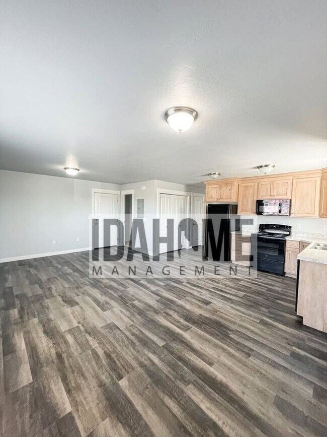 Building Photo - 1234 Sawtooth St