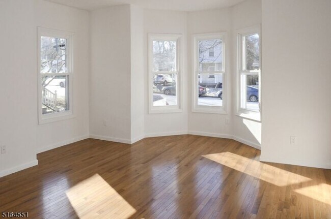 Building Photo - 101 2nd St