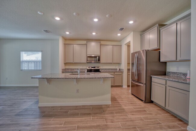 Foto del edificio - Beautiful 4 Bedroom 3 Bath Home in Arbor G...
