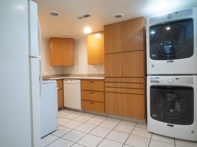 Building Photo - 382 400 S