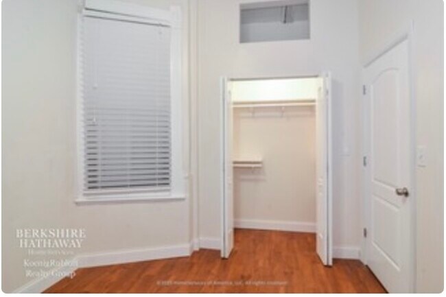 Building Photo - 918 N Ashland Ave