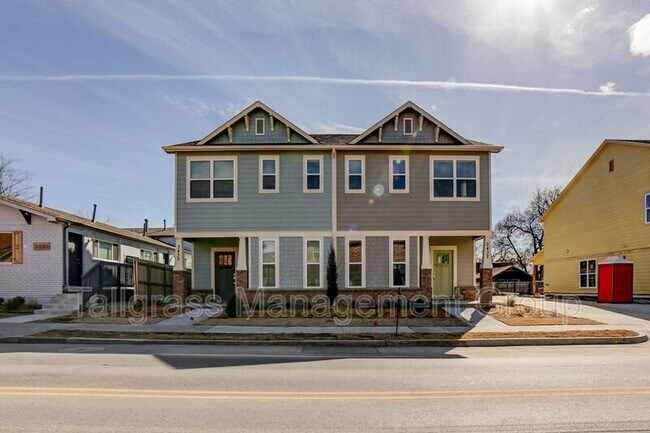 Building Photo - 2414 E 6th St