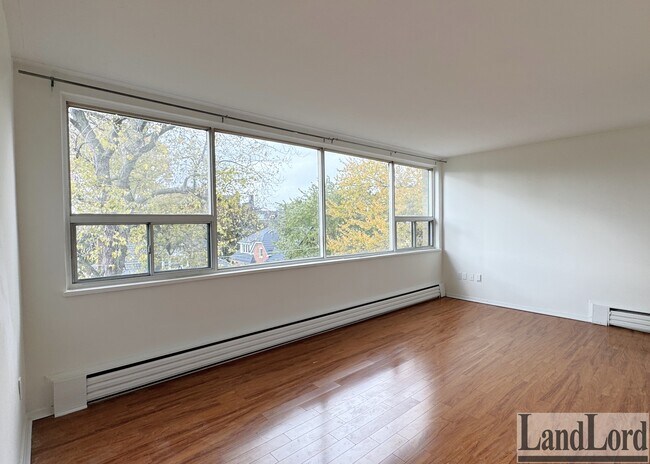 Building Photo - 140 Springhurst Ave