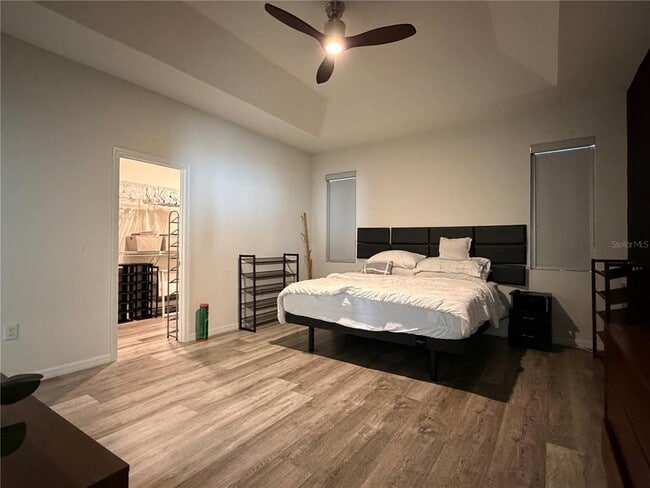 Building Photo - 2422 Riverbank Cv