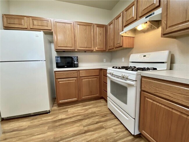 Building Photo - 611 Zennia St