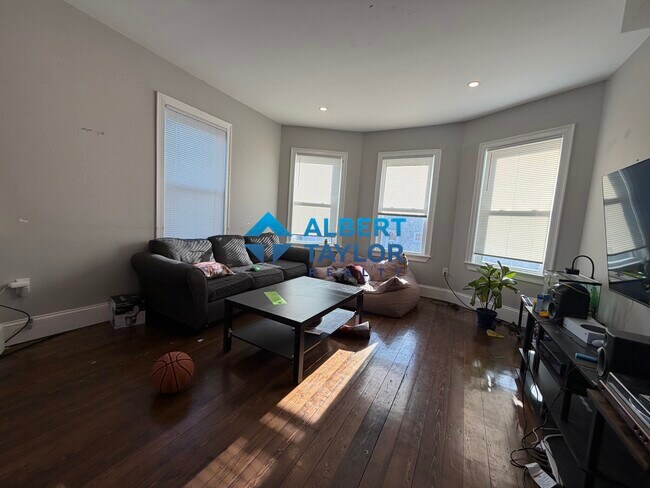 Foto del edificio - 71 Hillside St