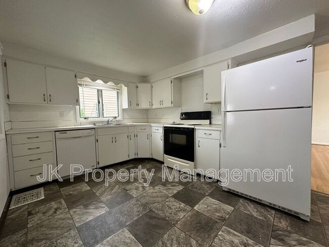 Building Photo - 2111 7th Ave N