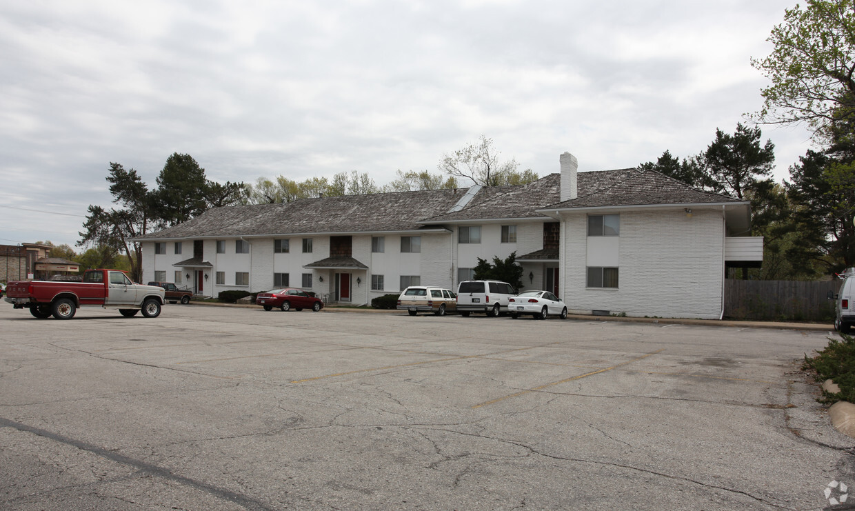 Primary Photo - The Pines Apartments