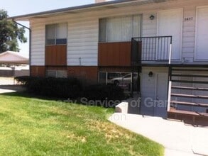 Building Photo - 2857 Elm Cir