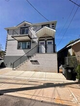 Building Photo - 102-11 164th Ave