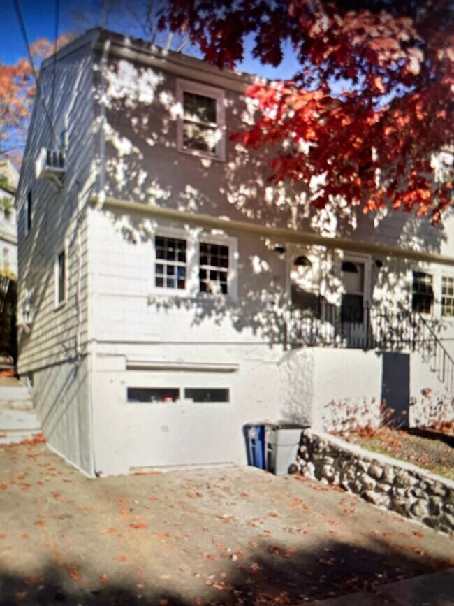 Building Photo - 34 Park Avenue Ext