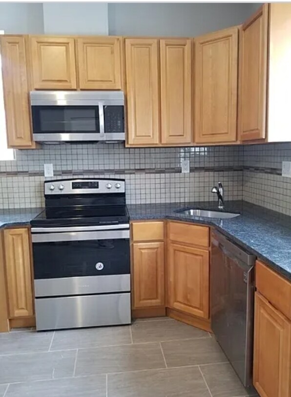 Building Photo - 718 S 51st St
