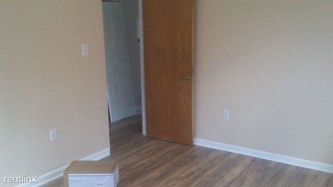 Building Photo - 3 br, 1 bath House - 9296 Starkey Road