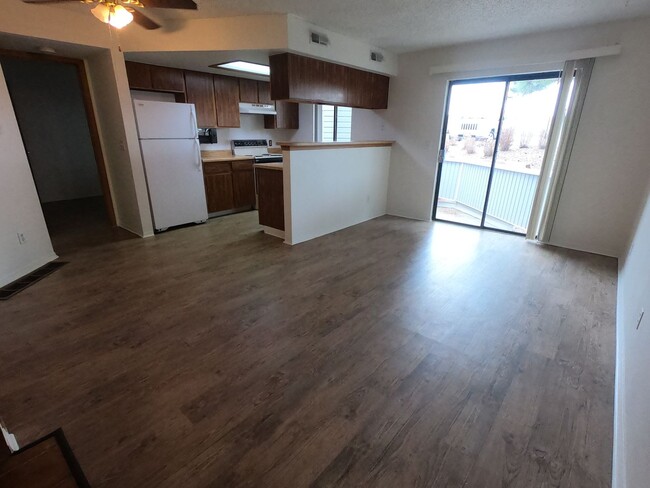 Foto del edificio - Ground floor condo, feels like home!