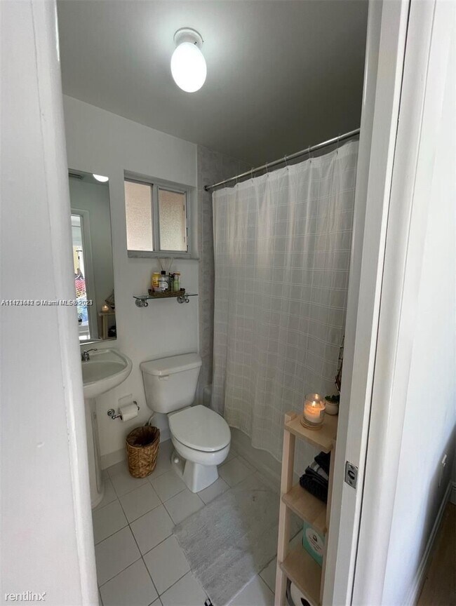 Foto del edificio - 2 br, 2 bath Condo - 240 SW 15th Rd Apt 109