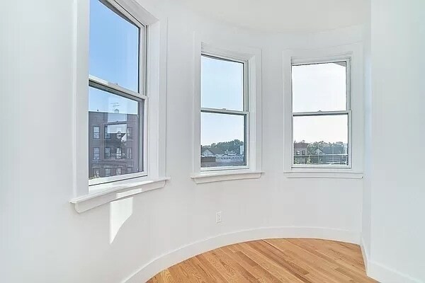 Foto del edificio - 3215 Clarendon Rd