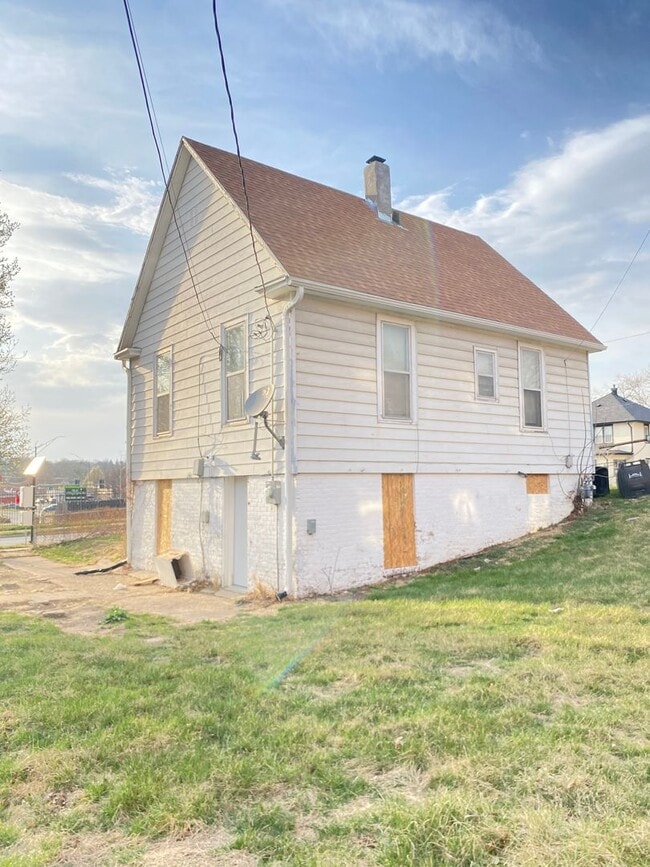Building Photo - 4543 Hamilton St