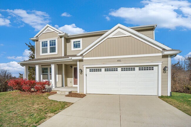 Building Photo - 4 Bedroom Well Kept Home Immediate Occupancy!