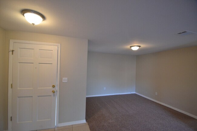 Foto del edificio - 1631 Seneca Ave
