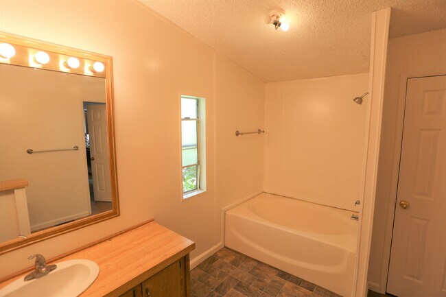 Foto del edificio - 2631 Olive Ave