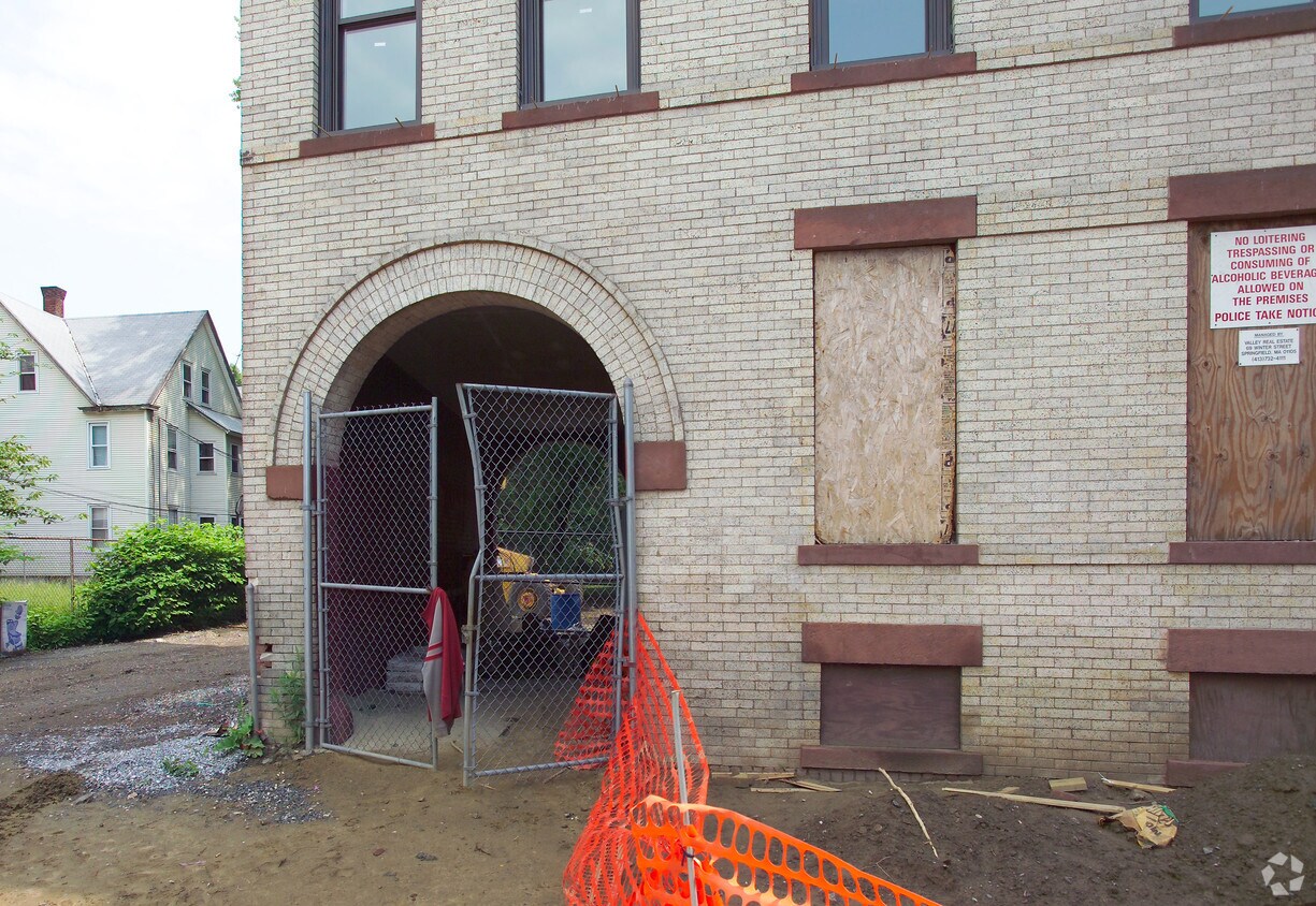 1245 Dwight St, Springfield, MA 01107 Apartments in Springfield, MA