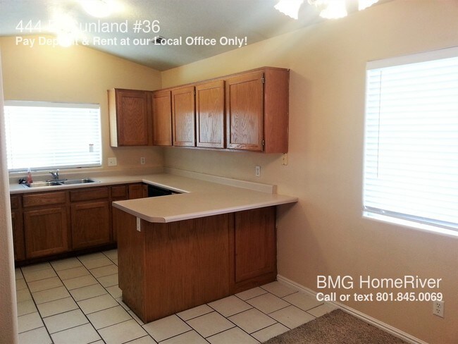 Building Photo - 444 Sunland Dr