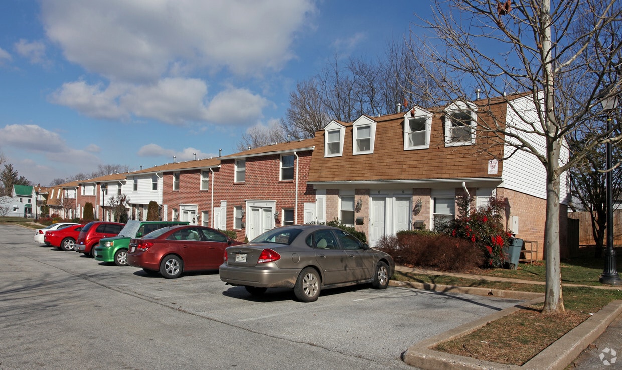 Primary Photo - Hillcrest View Townhomes
