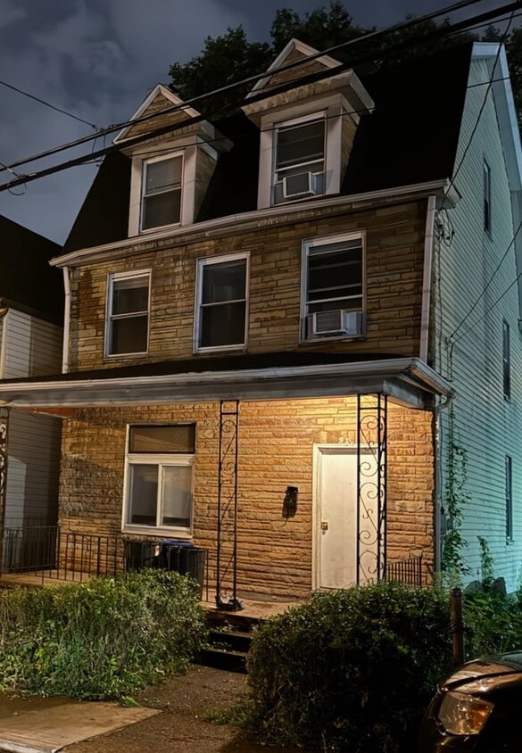 Primary Photo - 231 Dunseith St