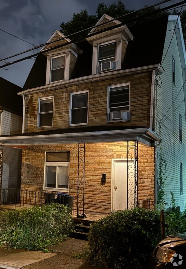 Building Photo - 231 Dunseith St