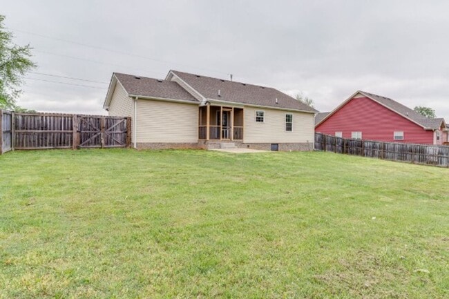 Foto del edificio - Beautiful 3bd 2 ba home with a large lot a...