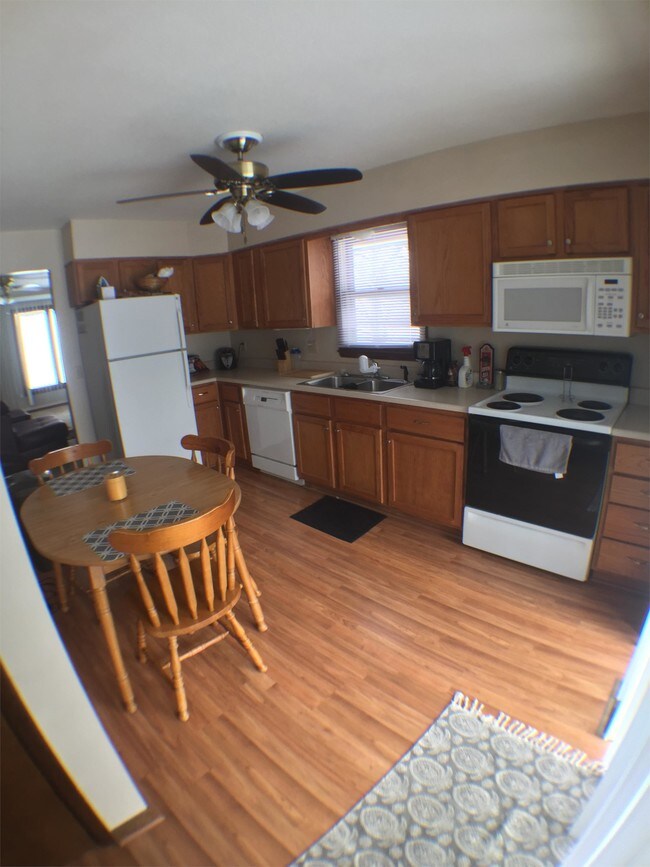 Building Photo - 4599 E Oakwood Dr