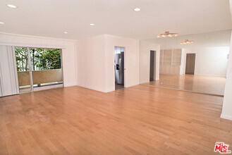 Building Photo - 416 N Oakhurst Dr