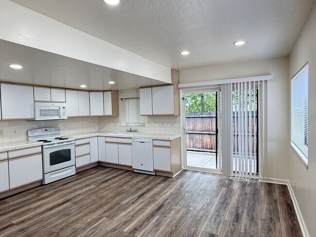 Foto del edificio - Ready for new occupants!  2 Bedroom 1 Bath...