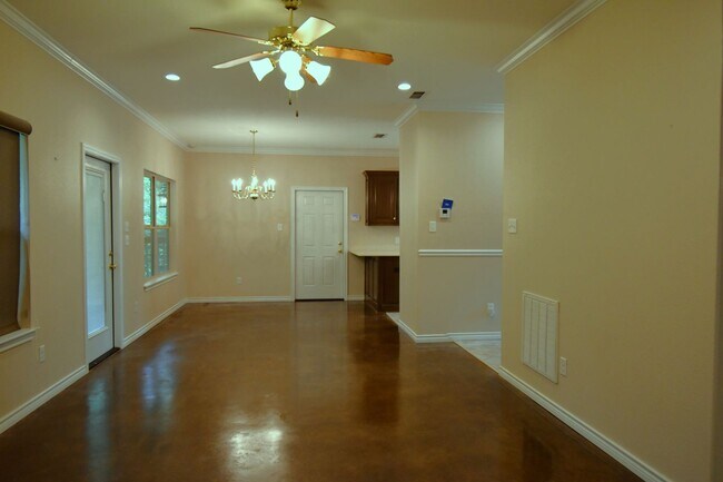 Building Photo - Gorgeous 3 Bedroom, 2 Bath Home!